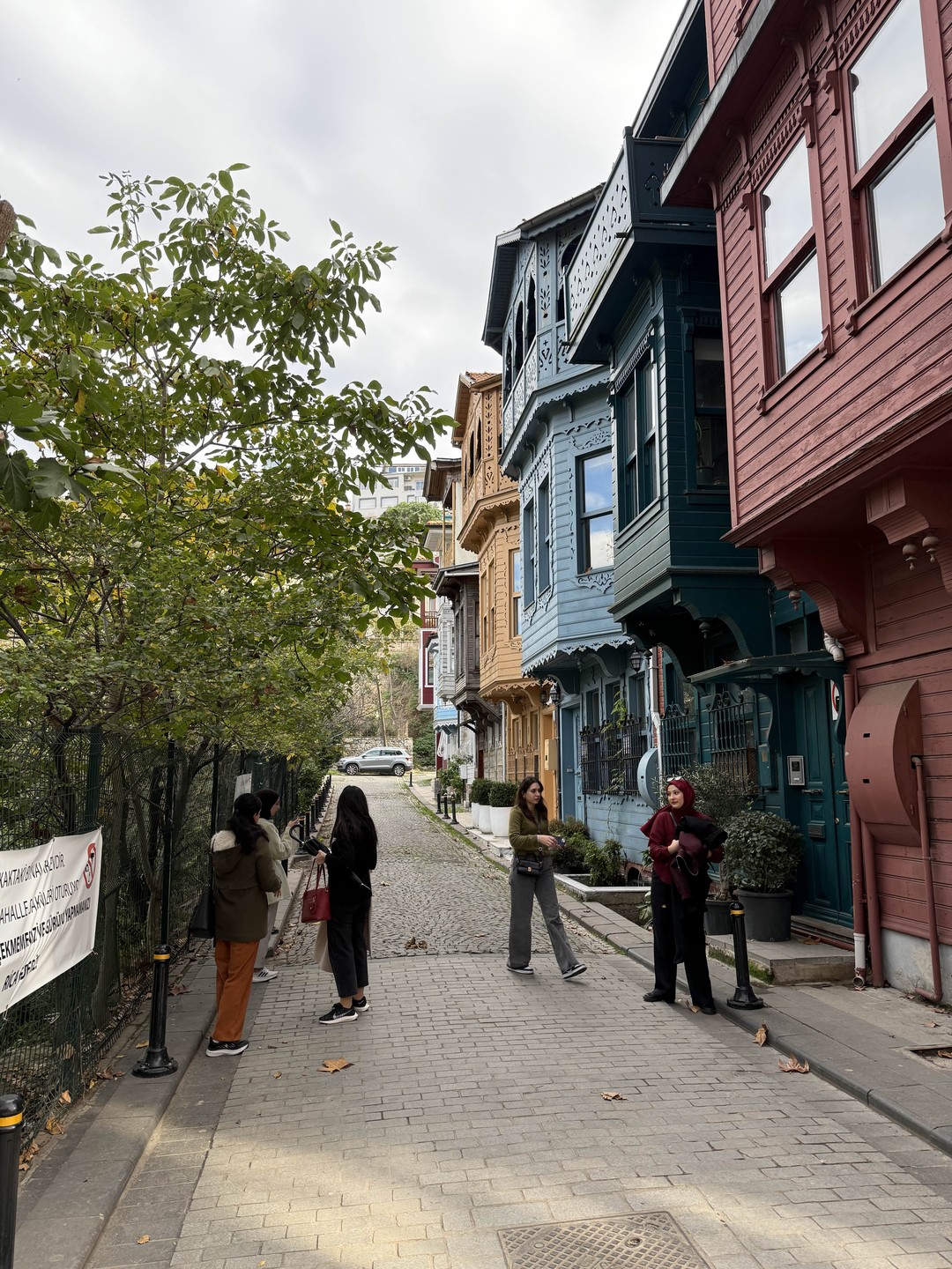 Когда устанете от суеты европейской части города и захотите спокойных и размеренных прогулок, то отправляйтесь в