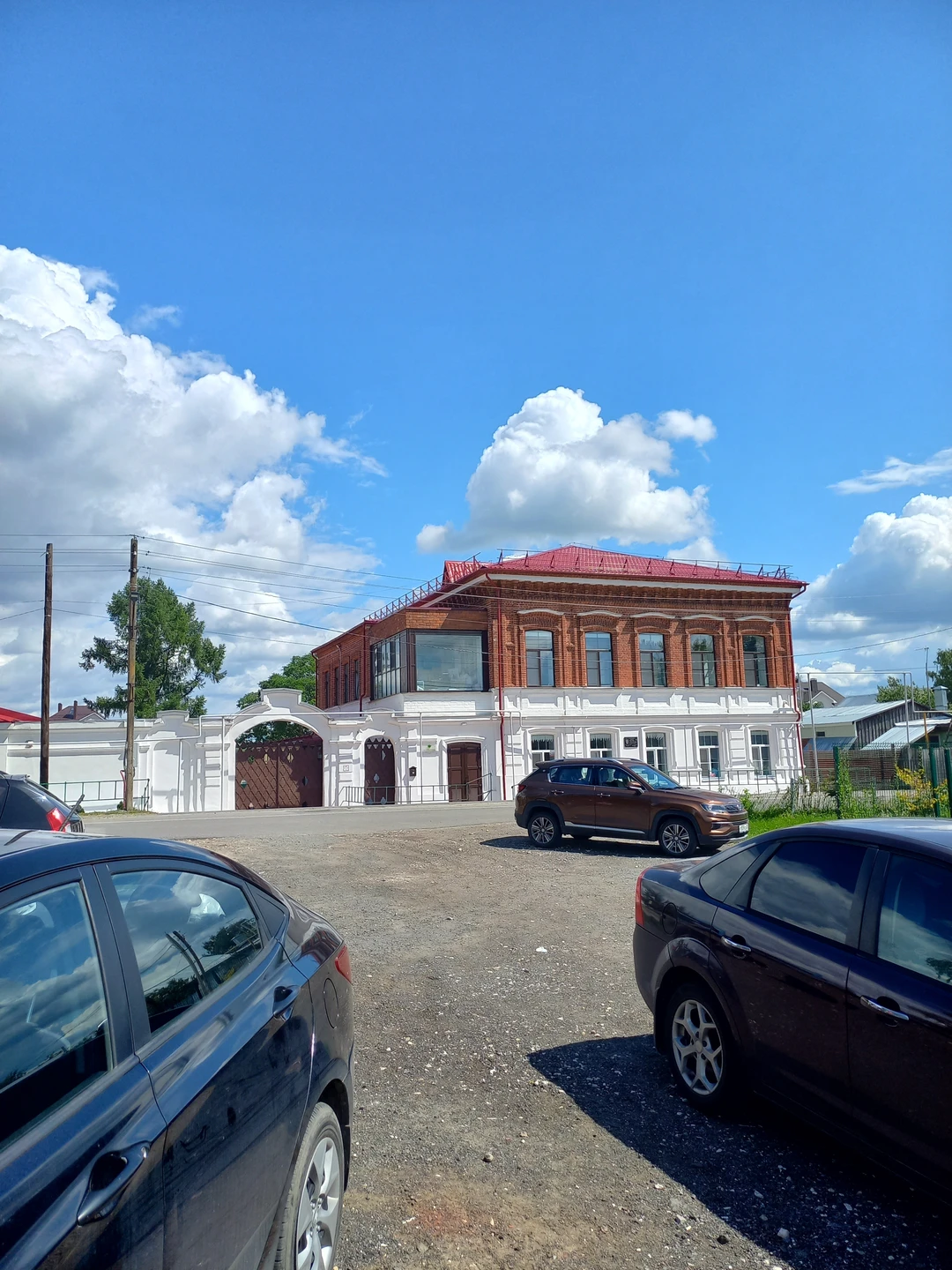 Дзержинск удивил! Оказалось, что это историческое поселение, соцгород, здесь можно рассмотреть все стили советской архитектуры, это