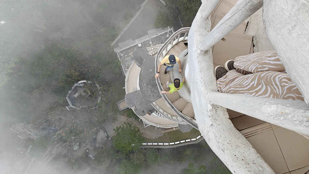 Задача была найти гида для путешествия в составе семьи из трёх человек на три дня. Гид