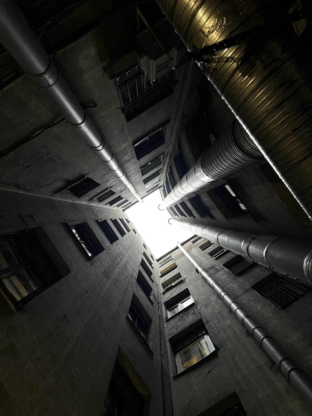 Секреты Петроградской стороны: дворы-колодцы, парадные и доходные дома (Галина)