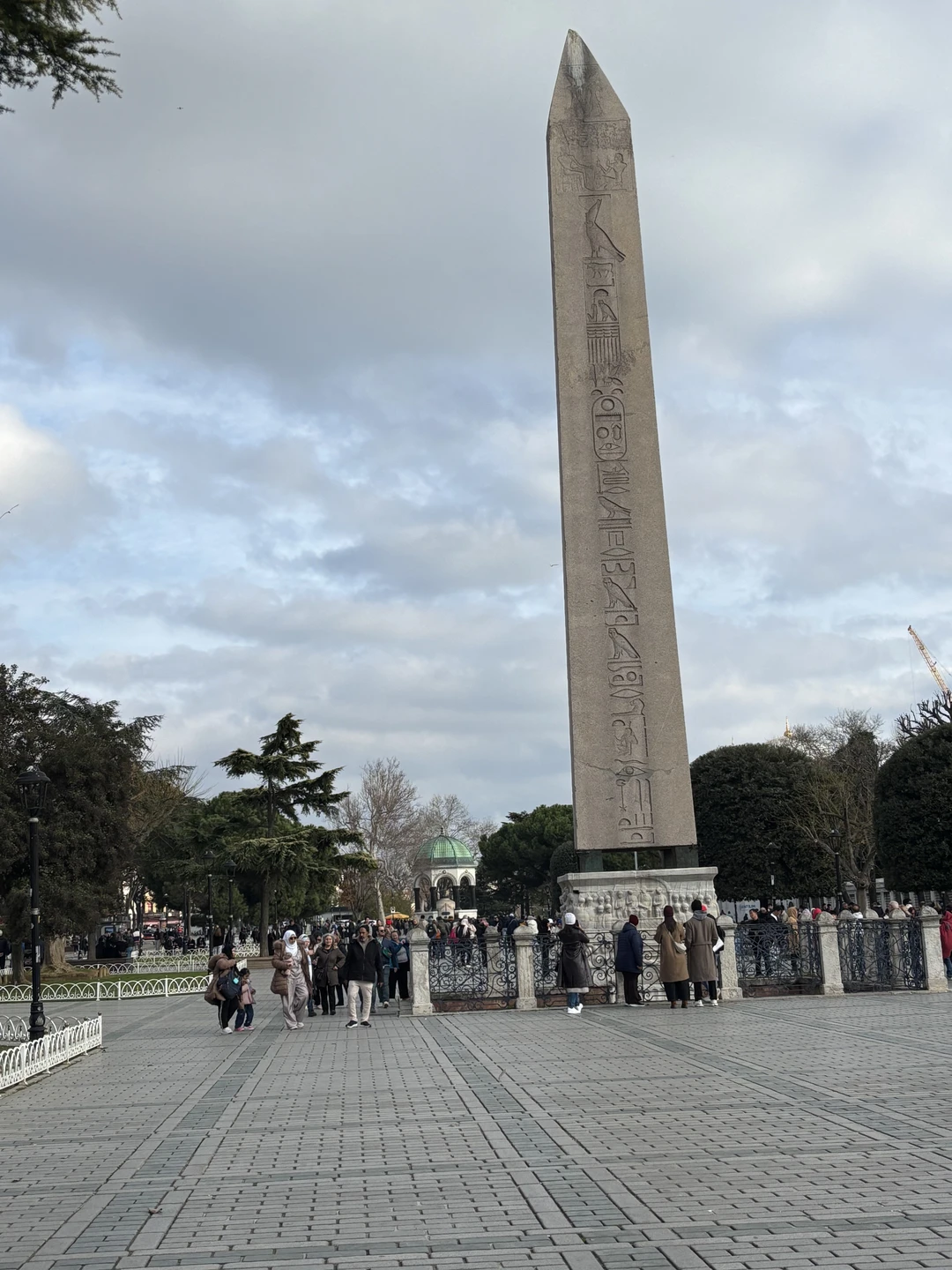 Джевхер проводил нашу экскурсию по Стамбулу 20 декабря. Наша небольшая группа была в восторге от нашего