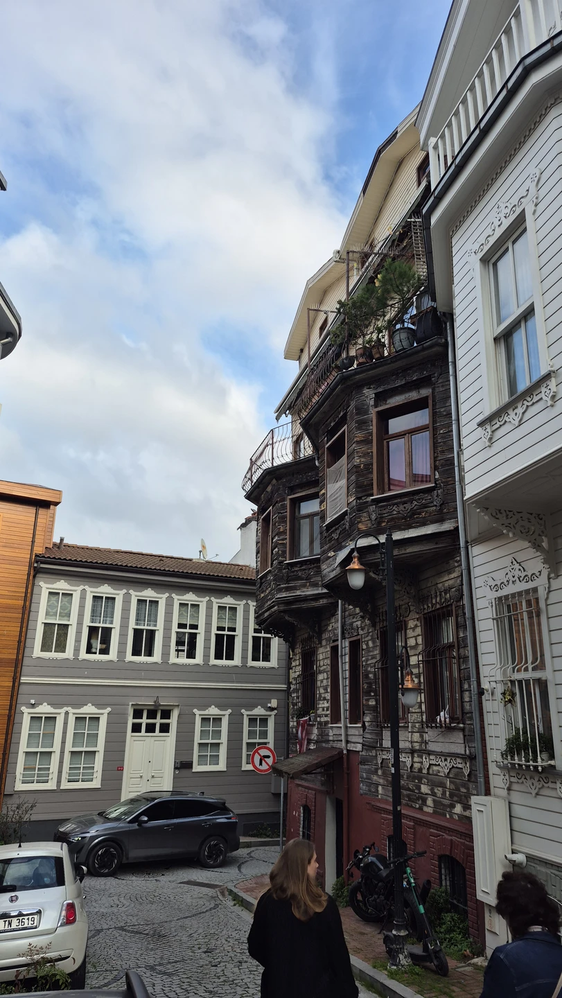 Просто замечательная экскурсия по действительно другому Стамбулу. Маршрут проходит через очень спокойные и уютные районы с