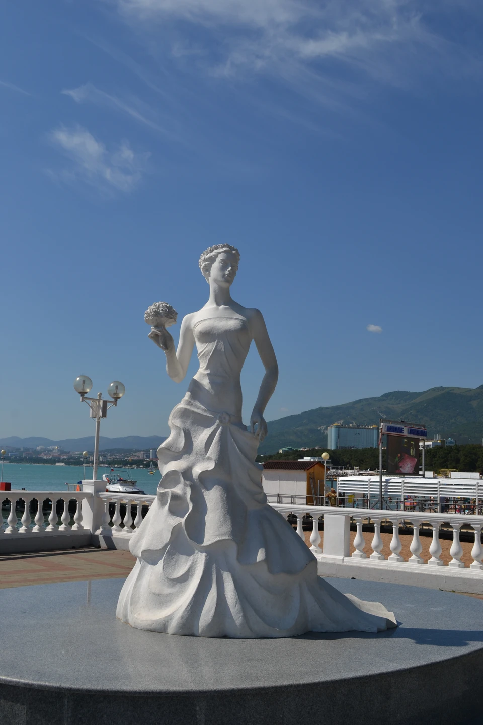 Благодарим Дмитрия за интересный рассказ, прекрасное вождение и внимательность к пассажирам! Если вас интересуют не только