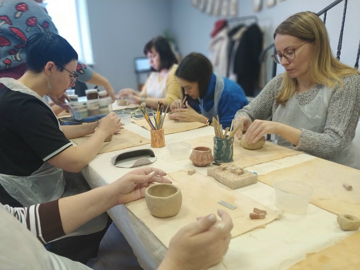 Тарелка из Пскова: мастер-класс по ручной лепке из глины (10/10)