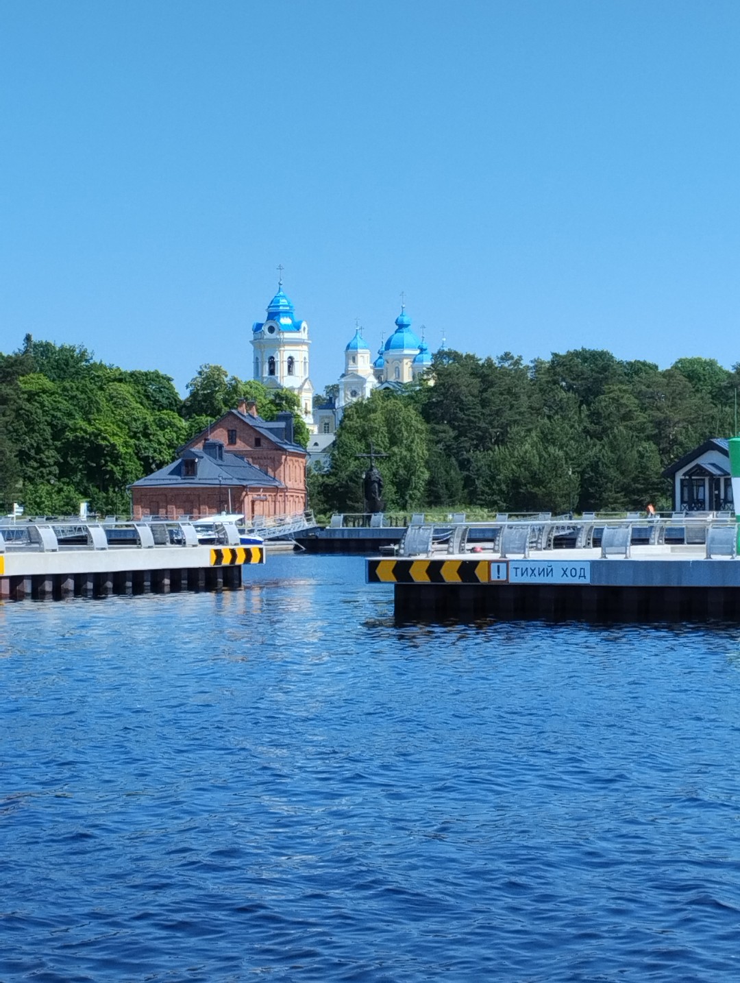 Всё очень понравилось, хорошо что на остров шли на катере Коневец, подышать посмотреть на просторы Ладожского