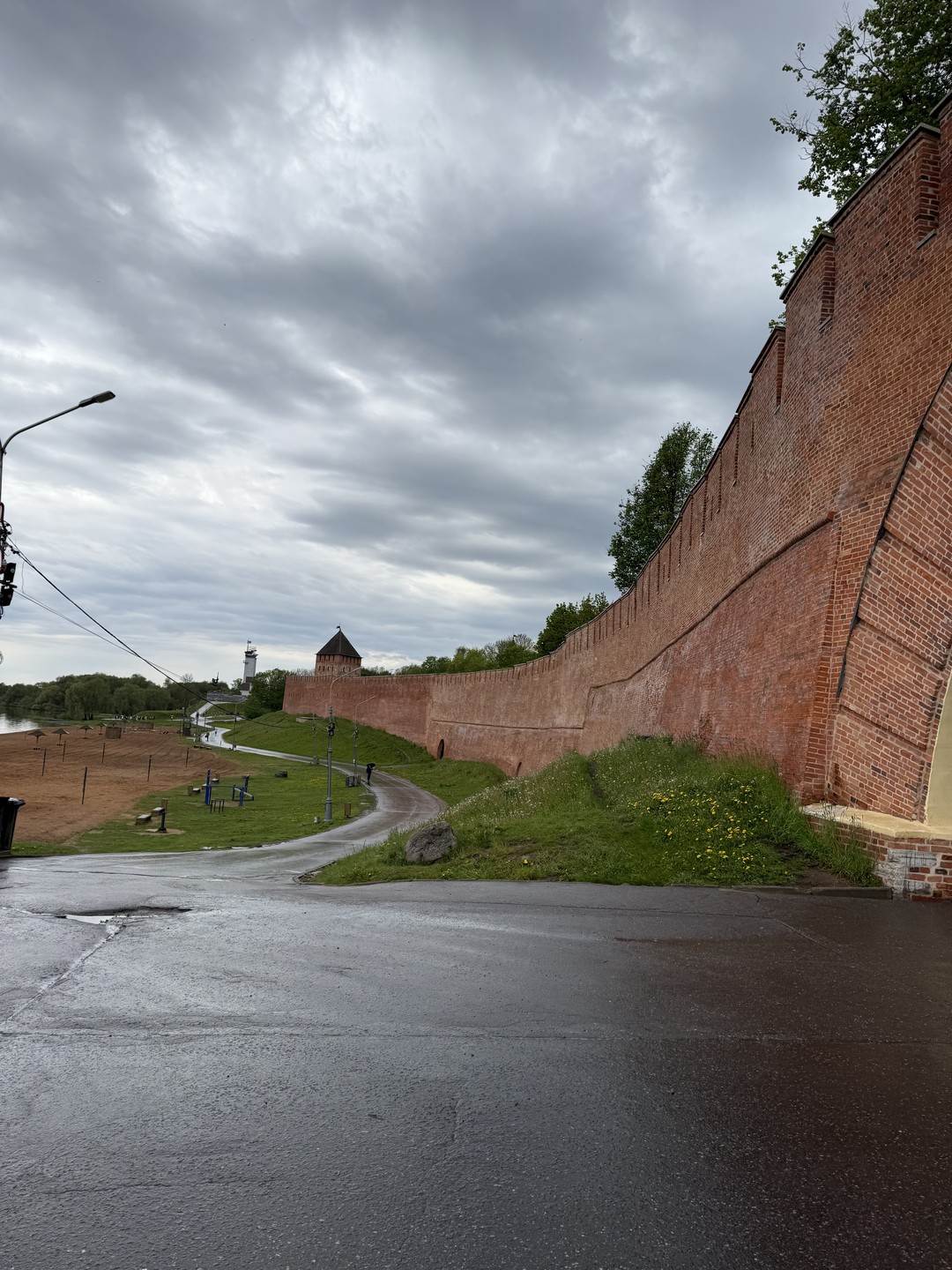 Великий Новгород: прогулка вдоль Кремлёвской стены (Елизавета)
