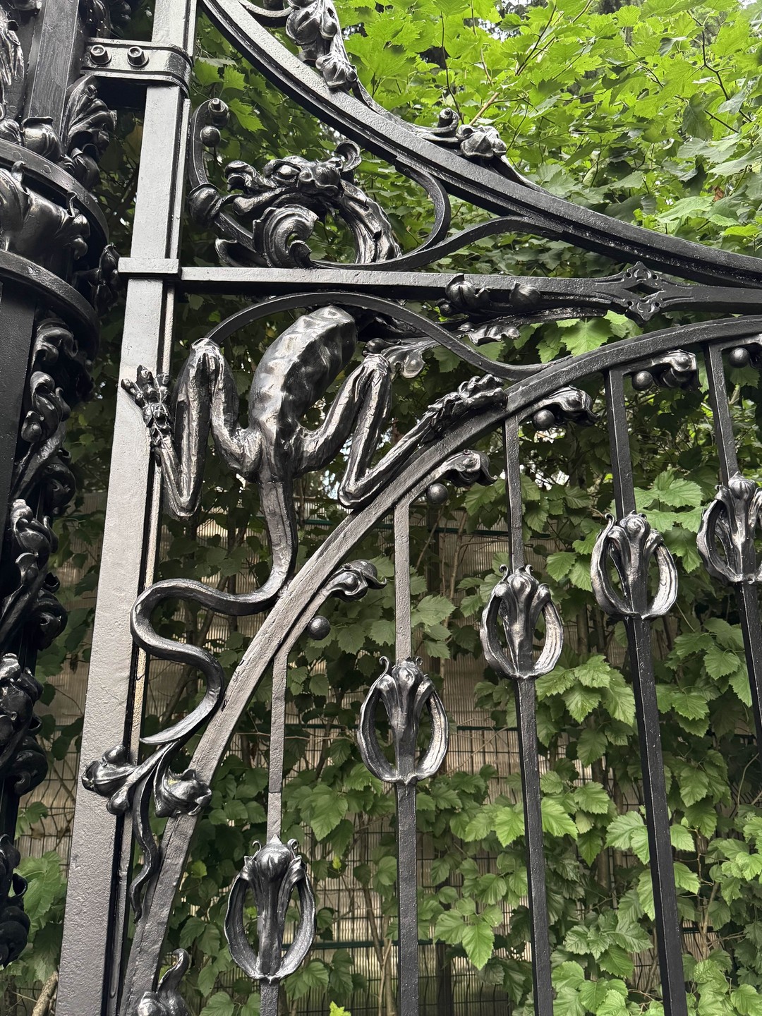 Удивительное рядом! Можно долго жить в Петербурге и не знать о тайнах великолепных особняков за высокими