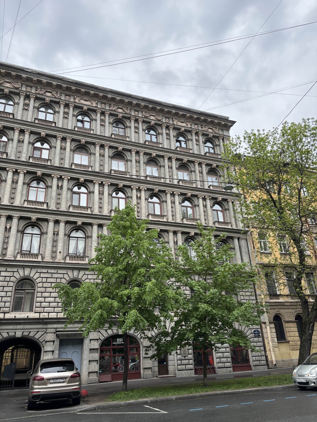 Хожу с Ильей уже на вторую экскурсию и остаюсь в полном восторге! Очень интересно, познавательно и