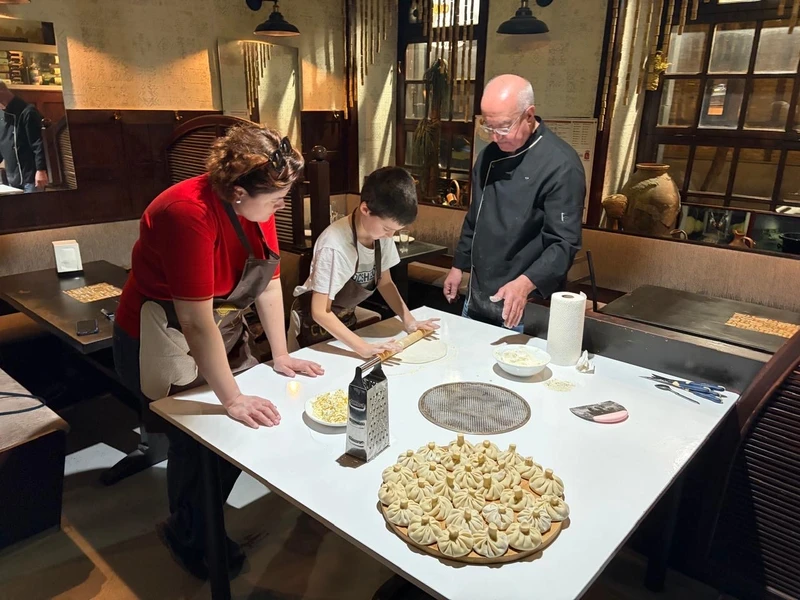 Огромное спасибо за душевный вечер! Очень интересно, познавательно, пои этом интелегентно и с юмором! С нами