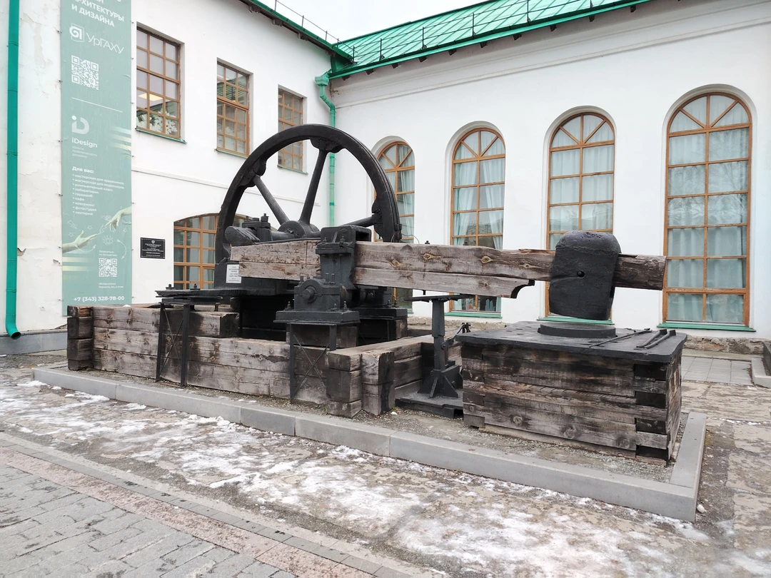 Понравилась информация о городе, о мостах, об архитектуре, экскурсовод демонстрировала фото старых эпох, было интересно проводить