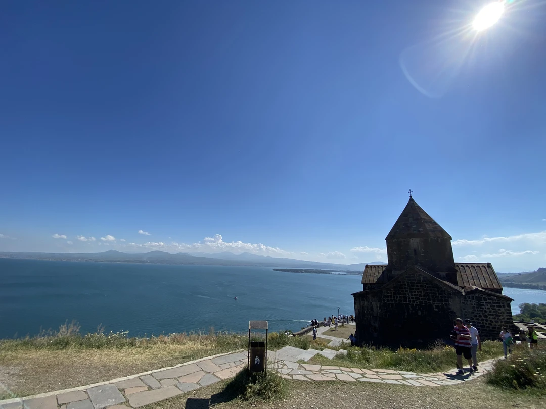 Возрождённый Гарни, «Монастырь копья» и высокогорный Севан (Влад)