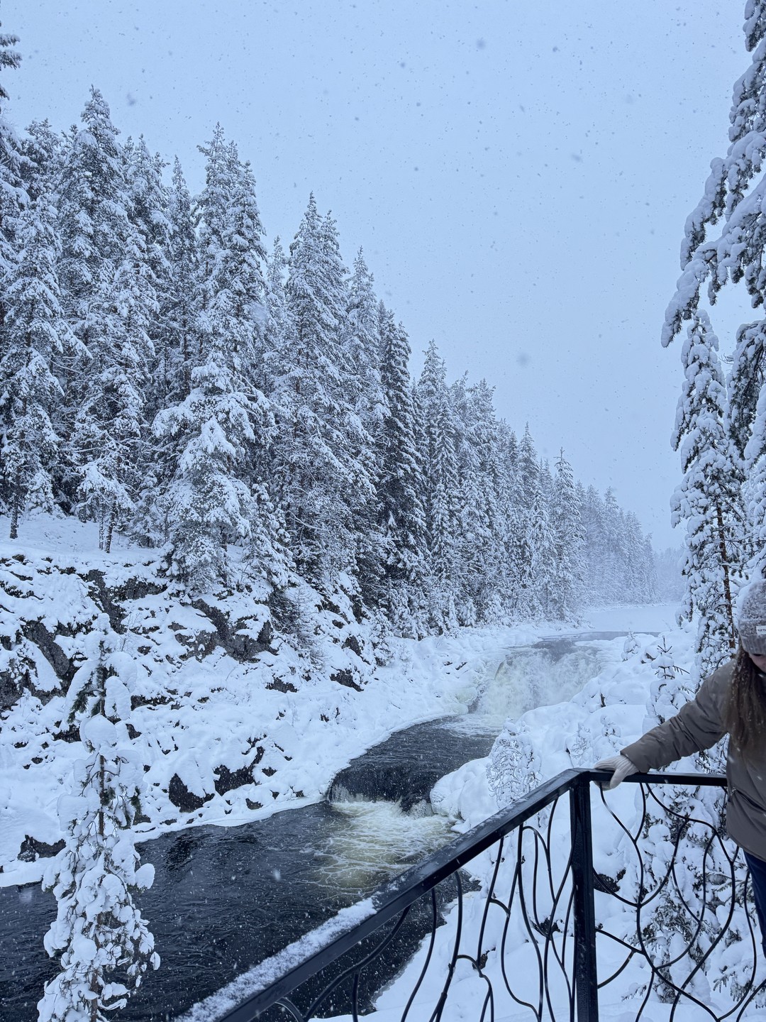 Ездили на экскурсию с гидом Кириллом. Очень понравилась программа, маршрут, организация. Хотели уложиться в световой день,