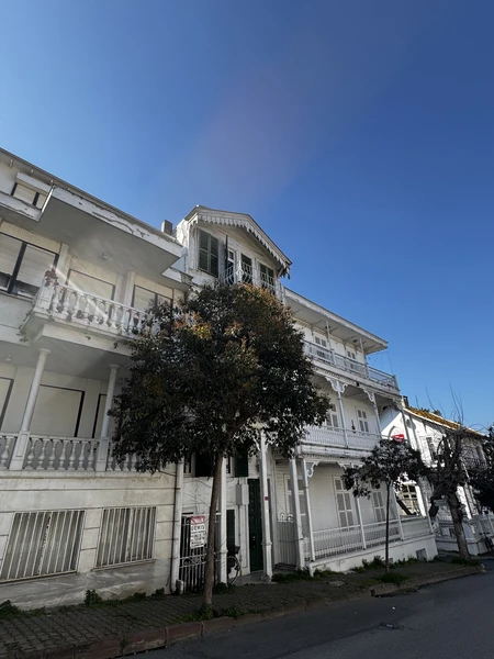 Отличный формат экскурсии для знакомства с островом Бююкада. На нем нельзя передвигаться на обычных автомобилях. Только