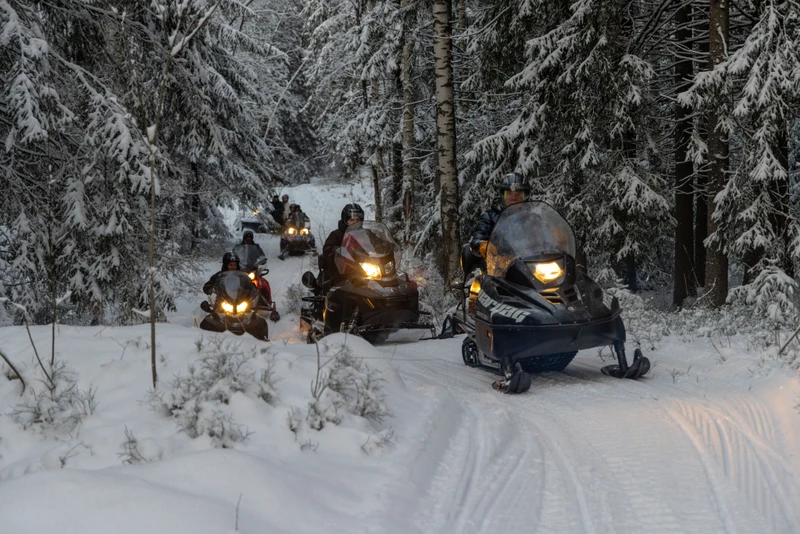 На канадских снегоходах - в зимнюю сказку