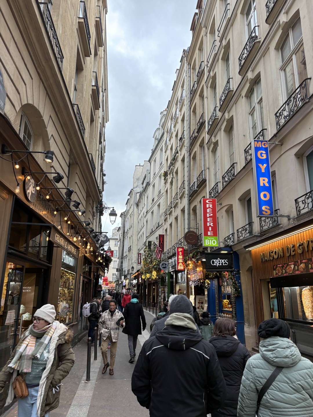 Замечательная экскурсия с Юлией по левому берегу Парижа. Очень познавательно и интересно для всех возрастов! Важно,