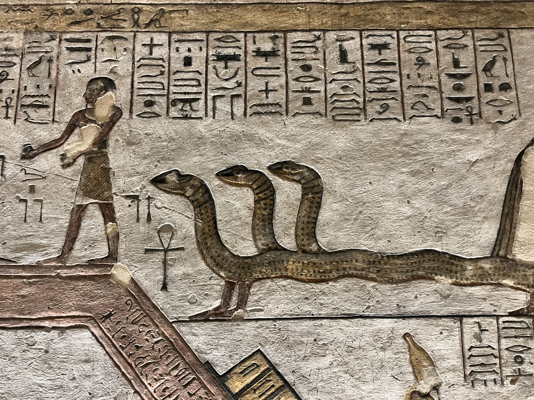 Ездили вдвоем с женой на индивидуальную экскурсию в Луксор. Отвезли и привезли с комфортом на легковой