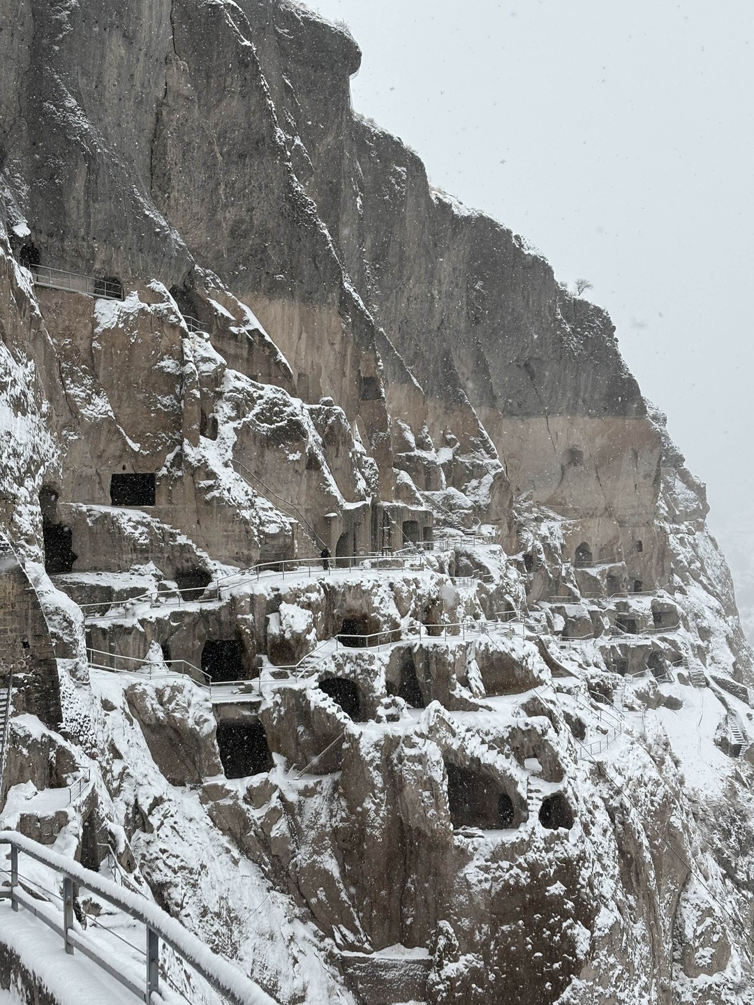 Вардзия, Хертвиси, Рабат и Боржоми: автобусная экскурсия (Анастасия)
