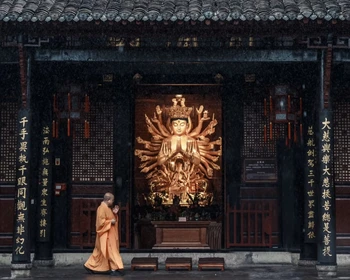 Прибытие в Чэнду, древний монастырь