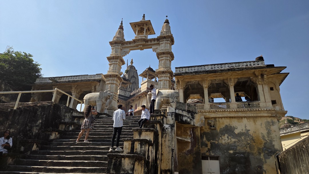 Маниш отличный гид. Посетили все значимые места в Джайпуре. И даже те, которые не попадают в