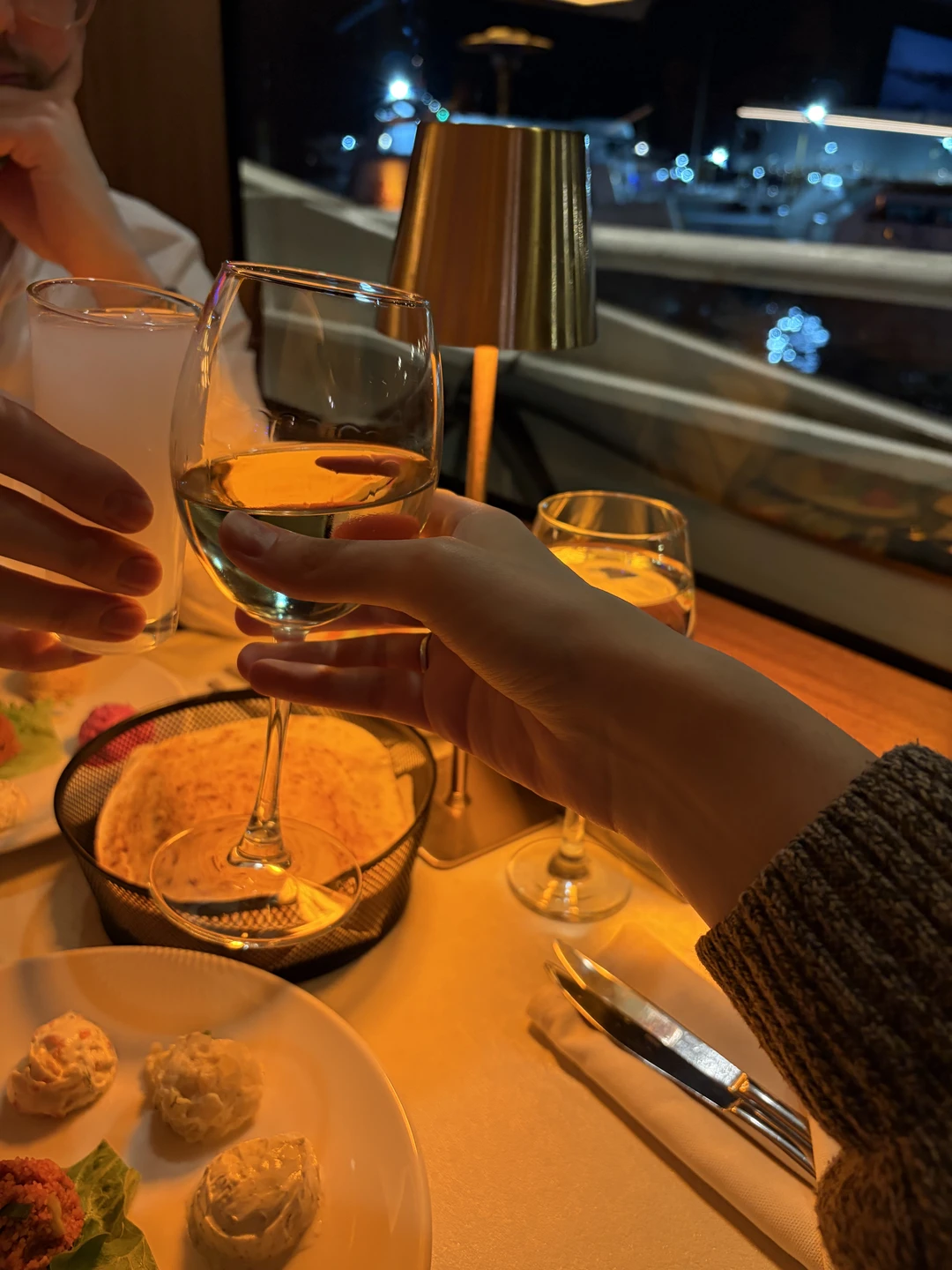 Вечерний круиз по Босфору с шоу-программой (Влада)