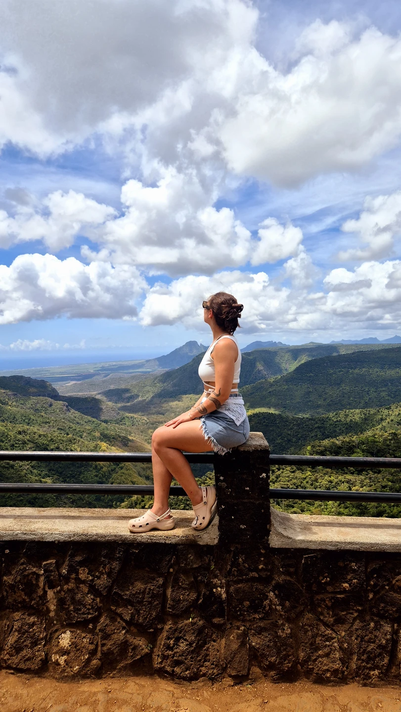 Если бы можно было поставить больше 5 звёзд, однозначно поставили бы! Потрясающая экскурсия, в которой мы