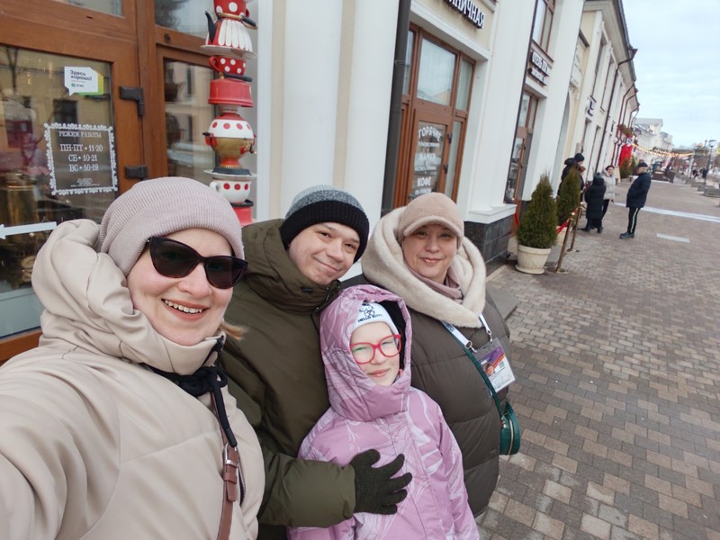 были в Туле с мужем и ребёнком 9 лет. Экскурсию вела Оксана. Материал был представлен очень