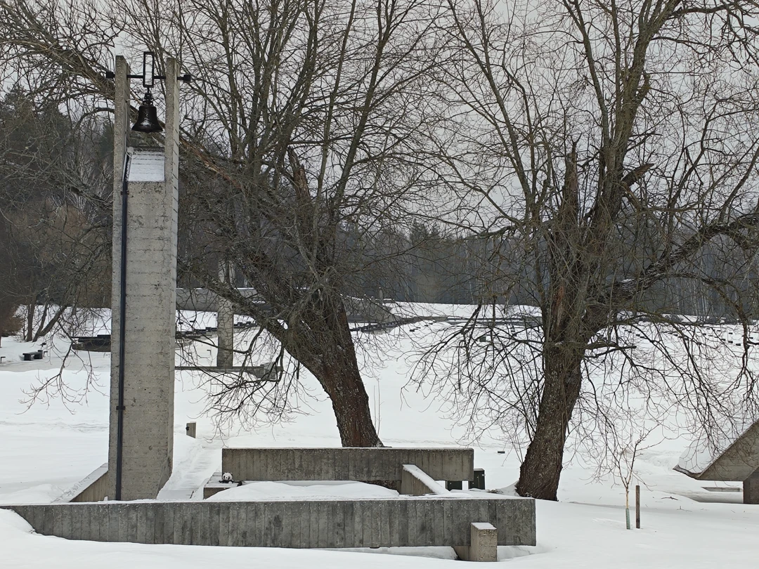 На экскурсию ездили с Александром!! Потрясающий человек! Приехал вовремя, машина чистая, заботился о нас всю дорогу!