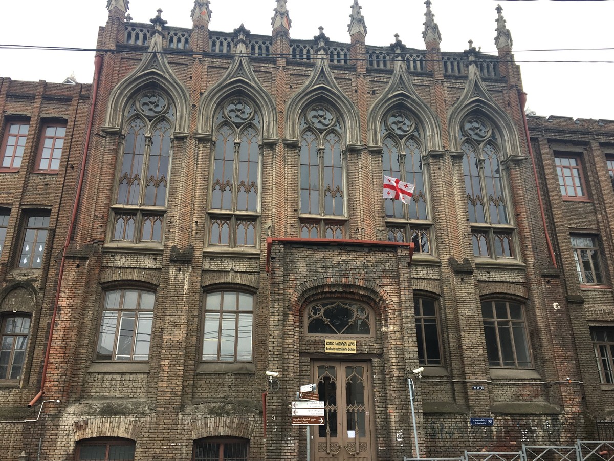 «Мне Тифлис горбатый снится...» — по следам поэтов и аристократов в Тбилиси (15/16)