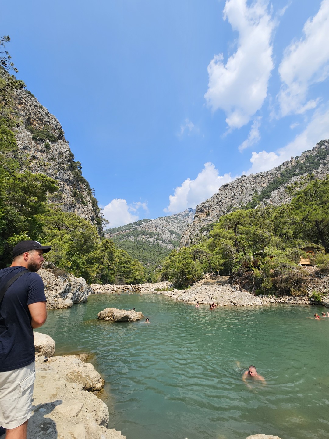 Все началось с того, что экскурсию перенесли из соснового леса в кемер. Из-за того что очень жарко.