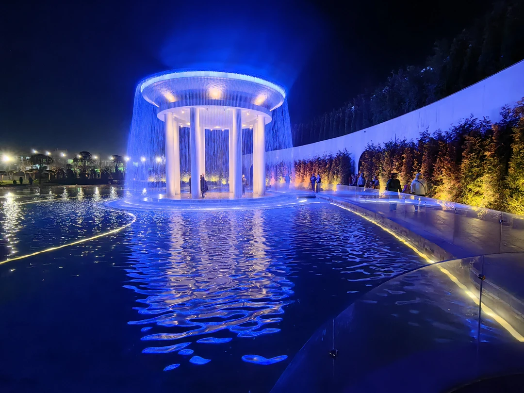 Потрясающий парк с массой эмоций, которые добавились ещё и благодаря гиду Юлии. Восторг зашкаливает от увиденного