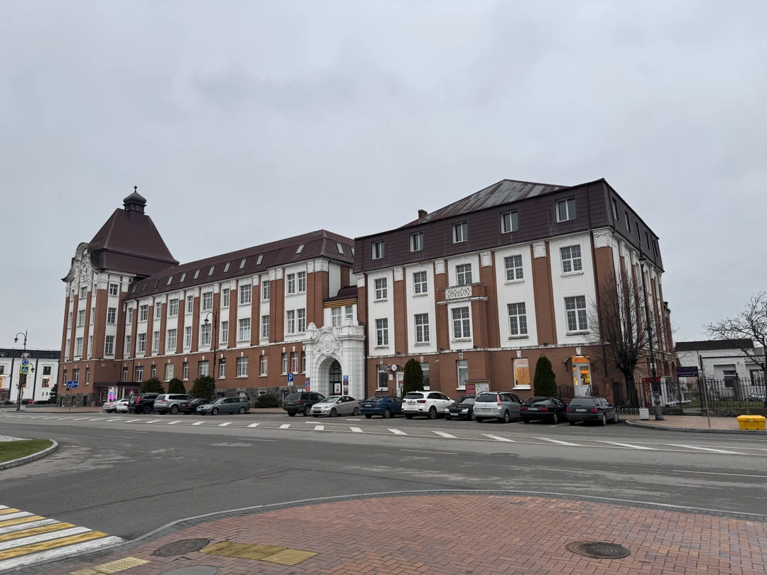 Роман - очень хороший экскурсовод. Отвечал буквально на все вопросы и по-новому открыл для меня родной край