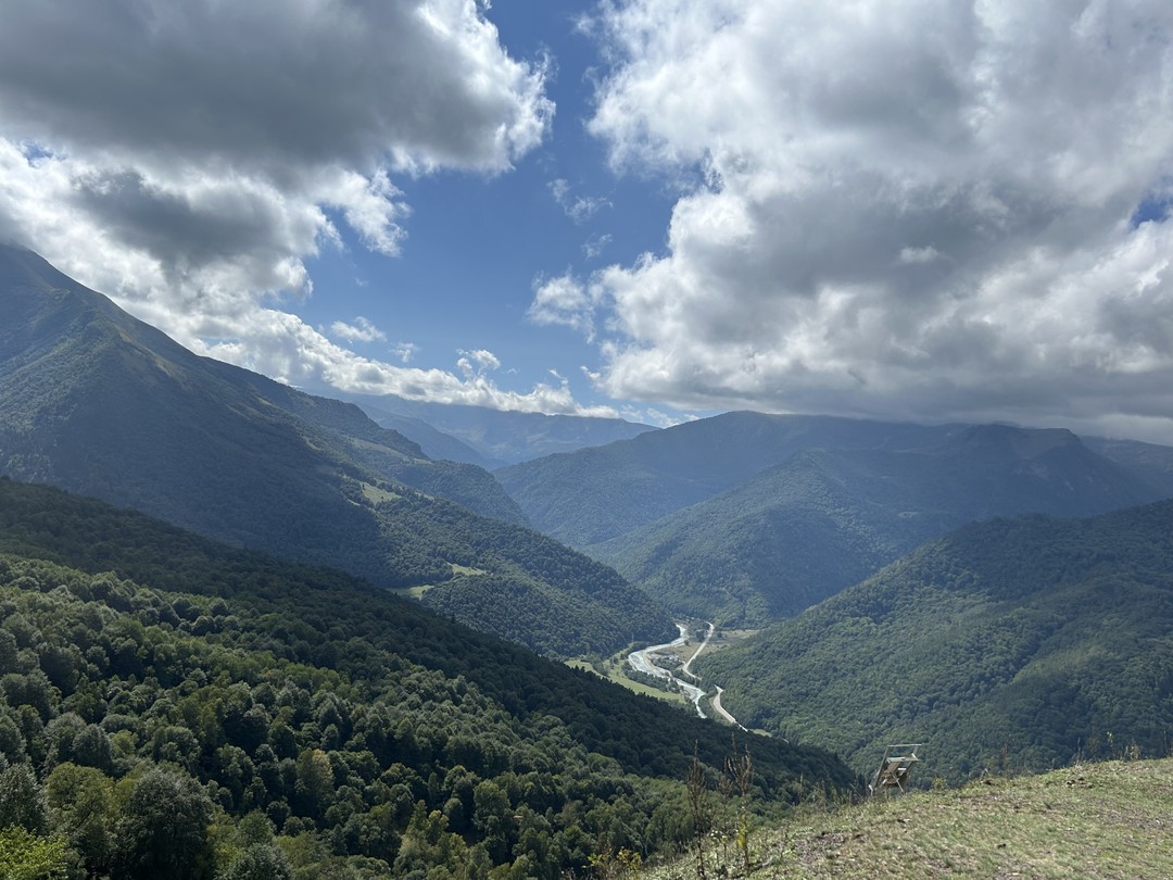 Интересная экскурсия! Максим прекрасный рассказчик, с красивым низким голосом. Поездка прошла легко, благодаря эрудированности, глубоким знаниям
