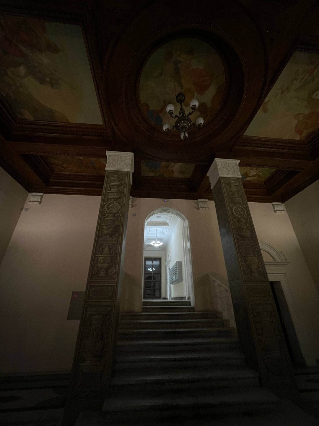 Наталья очень живо и интересно преподносит информацию. Мы узнали много новых фактов о ряде построек в