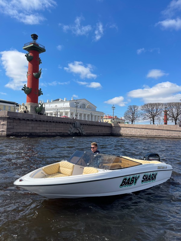 На красивом катере по Петербургу: индивидуальная прогулка