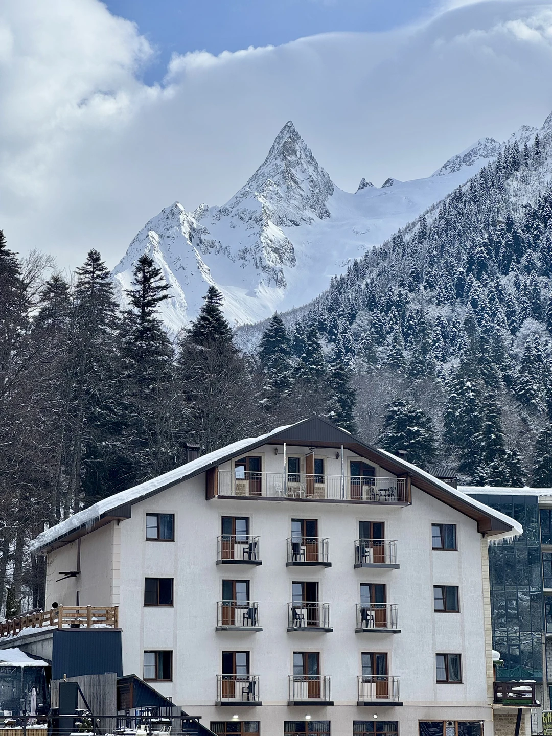 Прекрасная поездка с гидом Иваном, очень доброжелательный человек и интересный рассказчик, всегда готов помочь. Комфортное вождение,