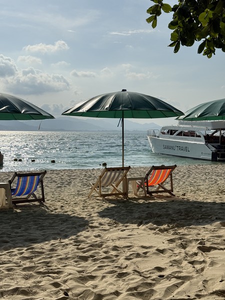 Экскурсия нам понравилась, виды прекрасные. Организовано все отлично - комфортный катер, завтрак, обед, трансфер из отеля