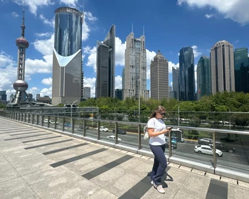 Встреча, размещение в отеле, сады Юйюань, набережная Бунд