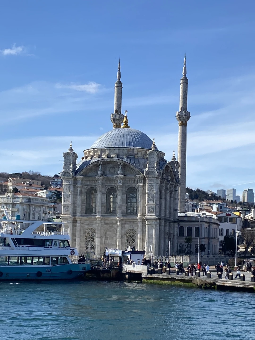 7:30 прибытие в аэропорт Стамбула. Трансфер, бросаем чемоданы и в 9:20 мы у Немецкого фонтана. С