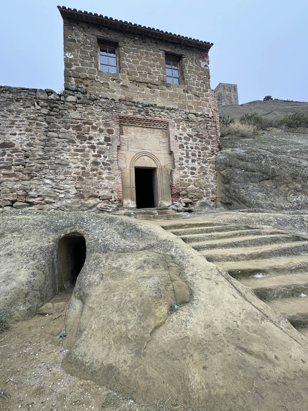Благодарю за замечательное путешествие в удивительное место - красивое, величественное и святое. Увлеченный гид, Михаил, рассказал