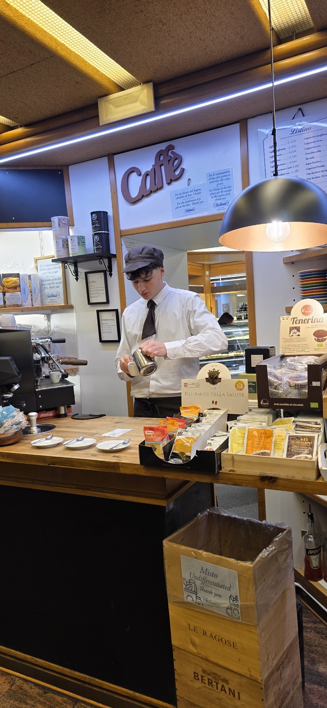 Большое спасибо Валентине за интересную прогулку по Вероне! Экскурсия запомнилась нам как приятная встреча со своей