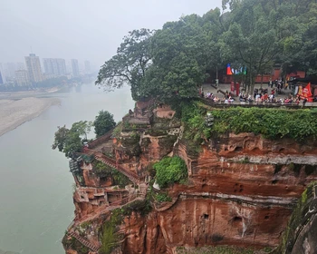 Статуя Будды и Хуанлунси