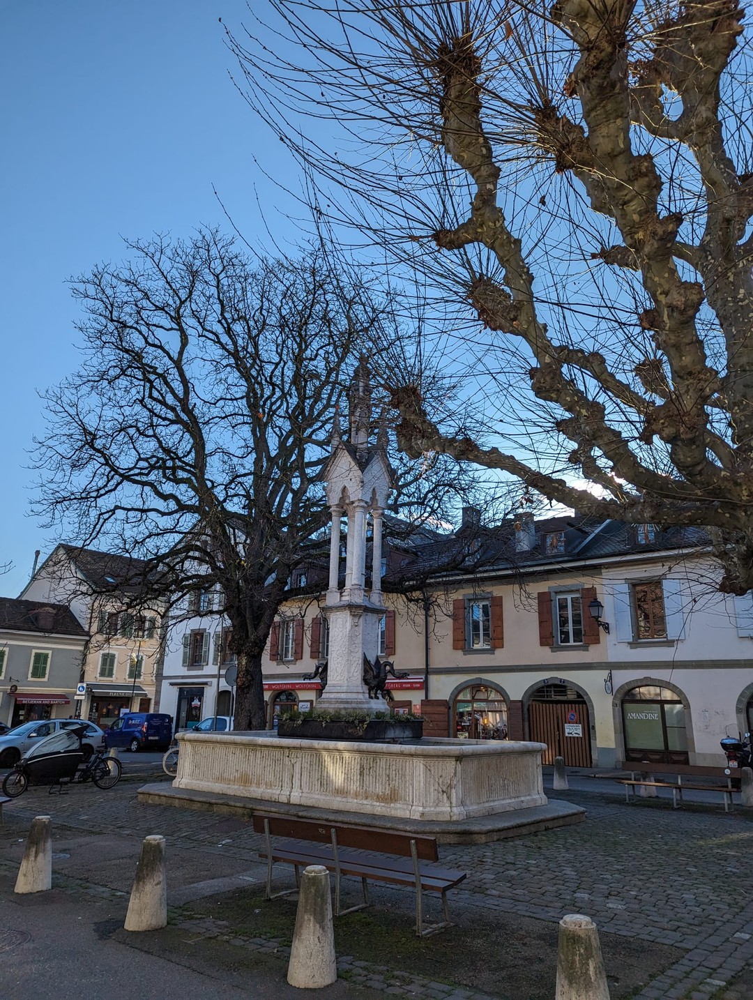 Прекрасная прогулка по старинному району Женевы - Каружу в сопровождении гида Дарьи, которая заражает своим энтузиазмом