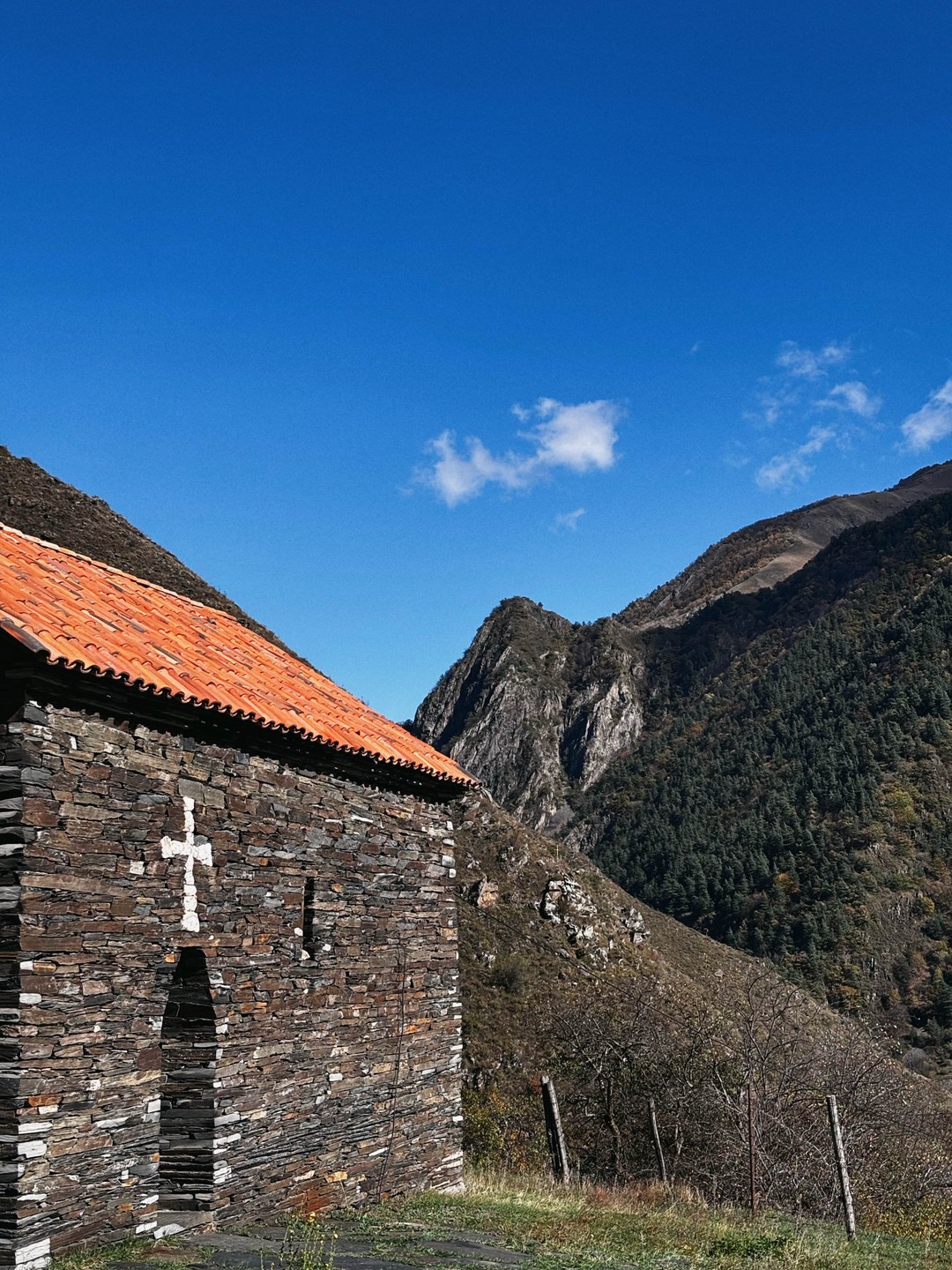 Это было потрясающее путешествие, которое окончательно и без повторно влюбило меня в Грузию, ее природу и
