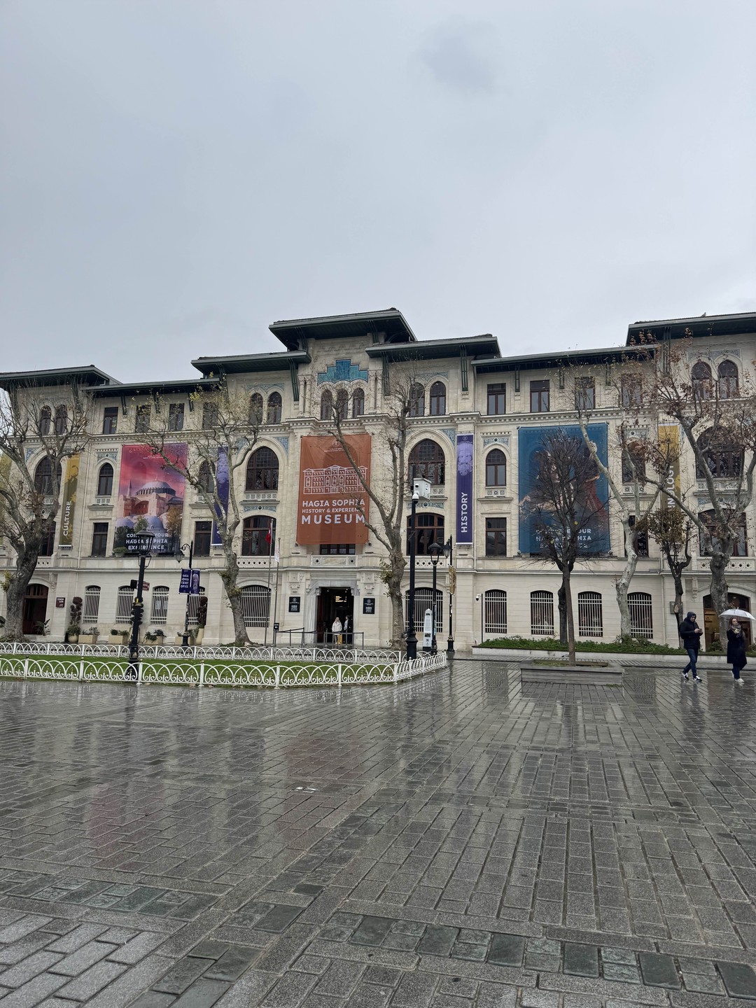 Экскурсию вел Атаджан — всё очень понравилось. Отлично говорит по-русски, объясняет понятно и интересно, на все вопросы подробно отвечал.