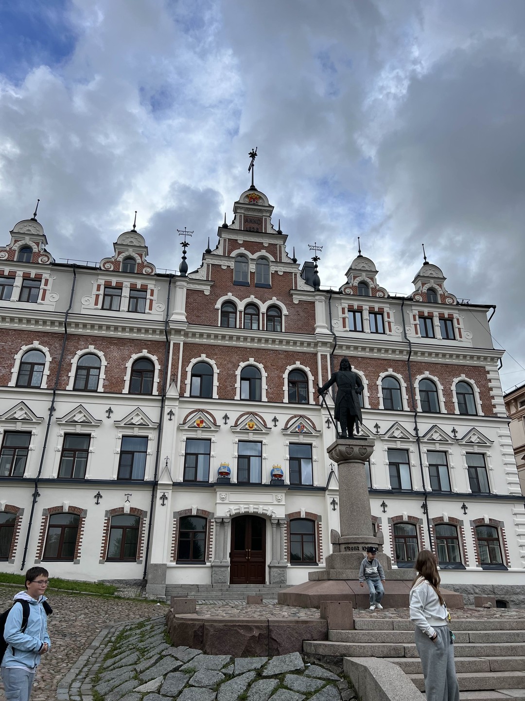 Выборг: от развалин монастырей к величию королевского Замка (Юлия)