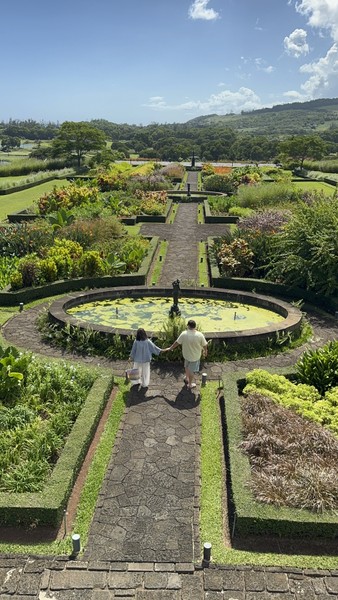Анна замечательный гид! очень располагающий, влюбляющий в остров!