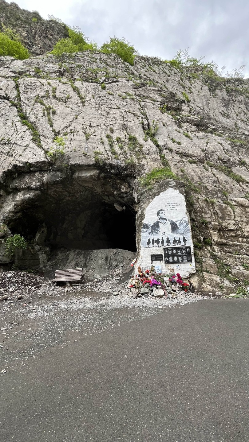 Путешествие было в Северную Осетию. Гид был Сергей, все очень подробно рассказывает, интересно слушать, и с