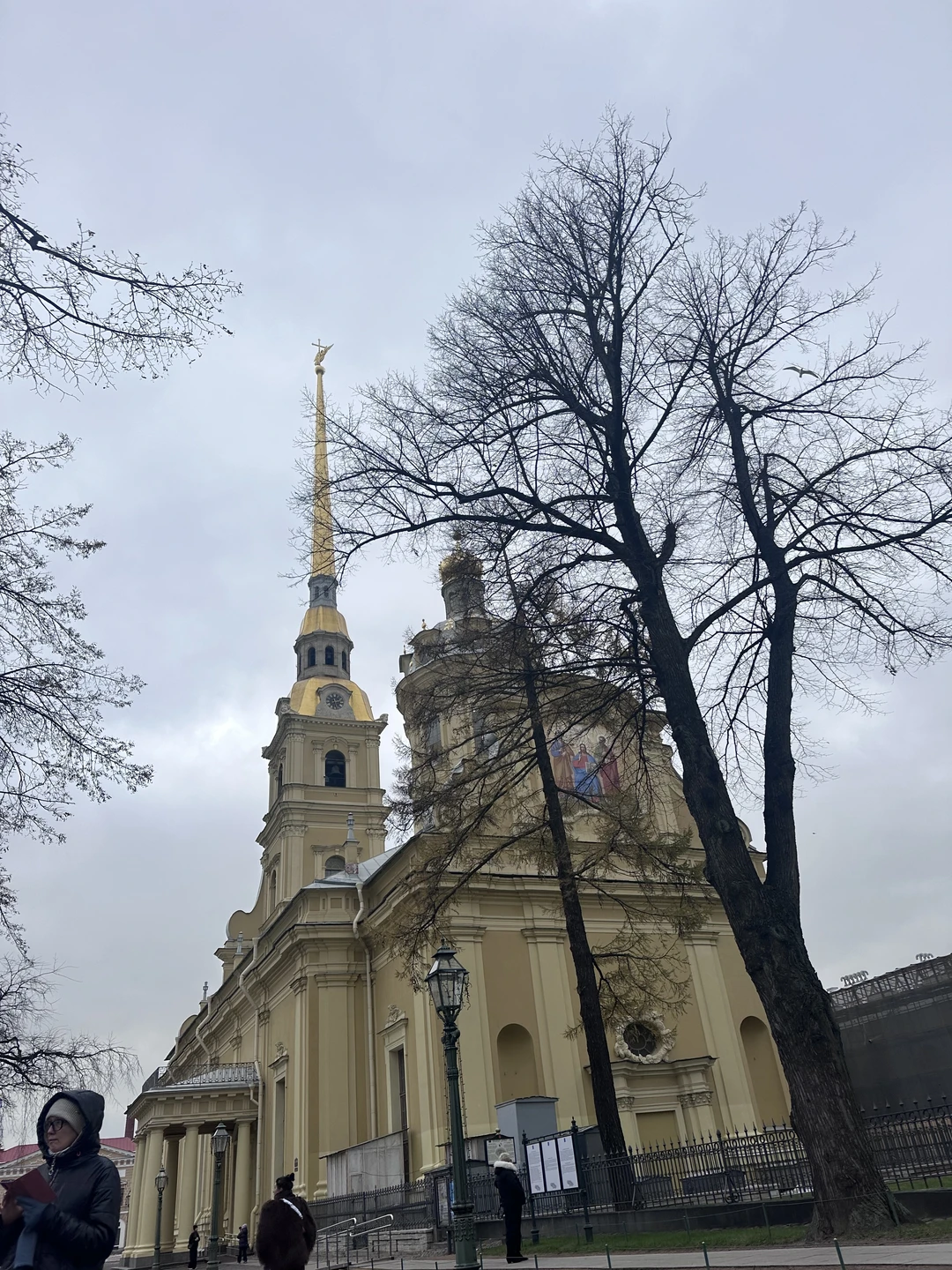 Очень было интересно, всё доходчиво рассказывала девушка, отвечала на все вопросы, беседы были с юмором) уделяла