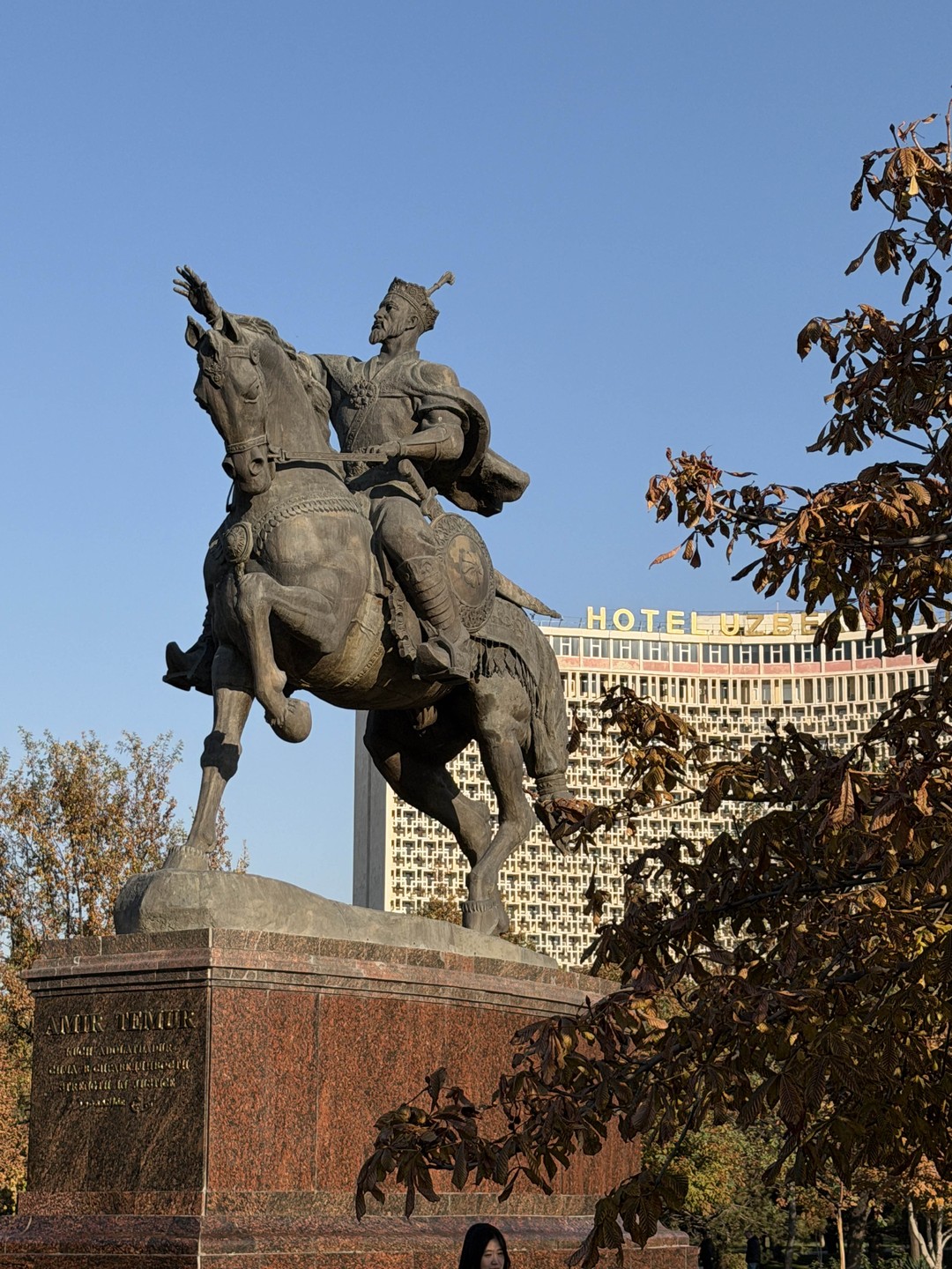 Очень познавательная экскурсия с Бернарой культура и традиции, чтение орнаментов на одежде коврах и в архитектуре