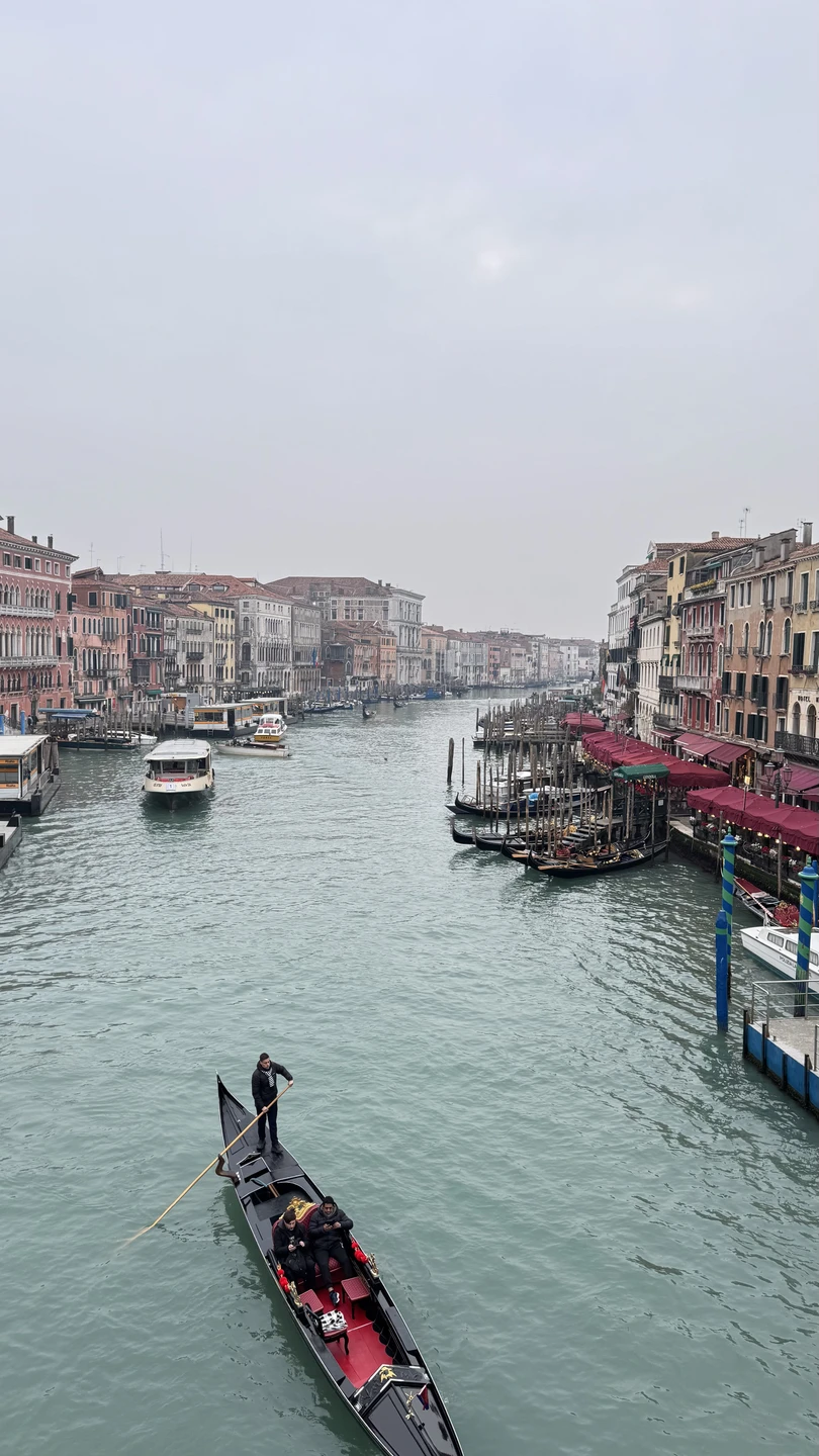 Экскурсия с Юлей нам очень понравилась! Интересная, познавательная, разобрались в венецианской жизни (прошлой и нынешней). Юля